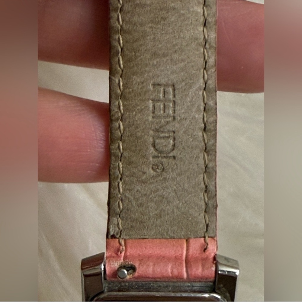 Full Inclusive Fendi 7000L Classico  Interchangeable Mother of Pearl Watch Set - Picture 9 of 12